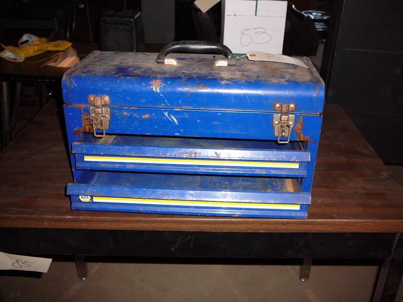 lot 86 image: Tool Box  18 12 x 8 12 x 9 12 h