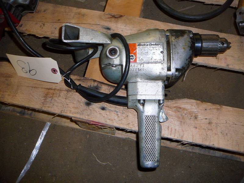 lot 93 image: Drill Black and decker good