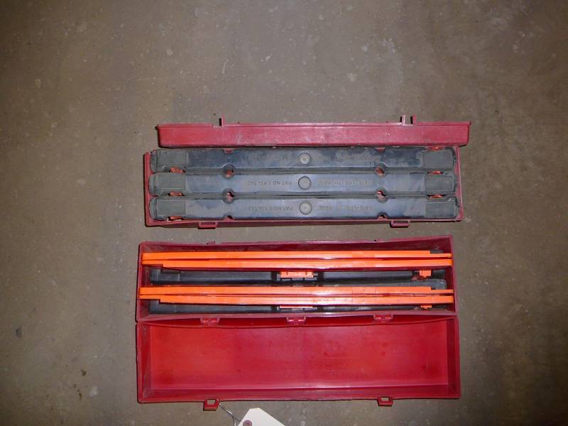 lot 97 image: Flare Kit Model 1005  2 count
