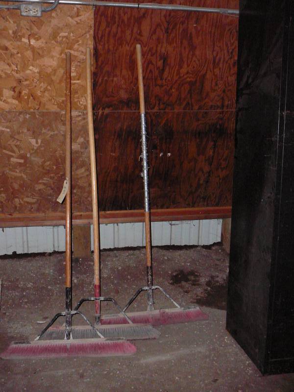 lot 101 image: Push Brooms 3 count