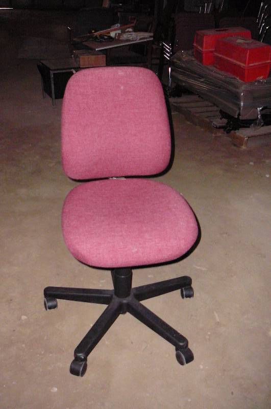 lot 107 image: office Chair