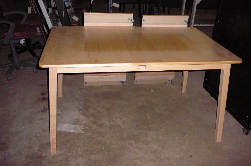 lot 109 image: Table with 2 leaves 55 l x 35 12 w Leafs 18 x 2