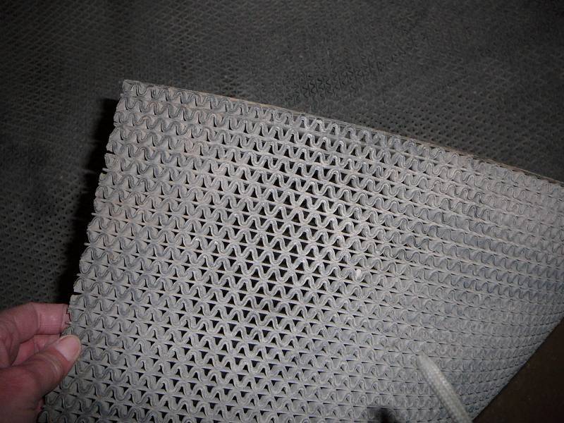 lot 118 image: Rubber mat rug  36 x 6