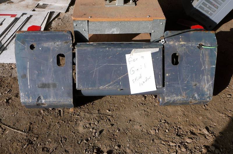 lot 180 image: Geil Skid Loader mounting Plate