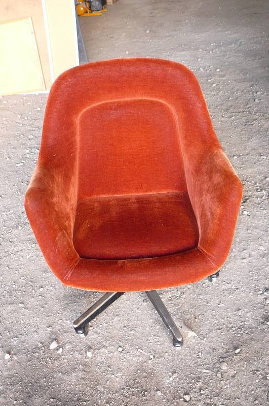 lot 187 image: Office Chair on casters and swivels Burnt Orange Cloth