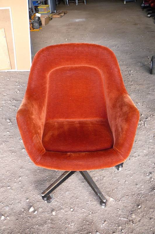 lot 188 image: Office Chair on casters and swivels Burnt Orange Cloth