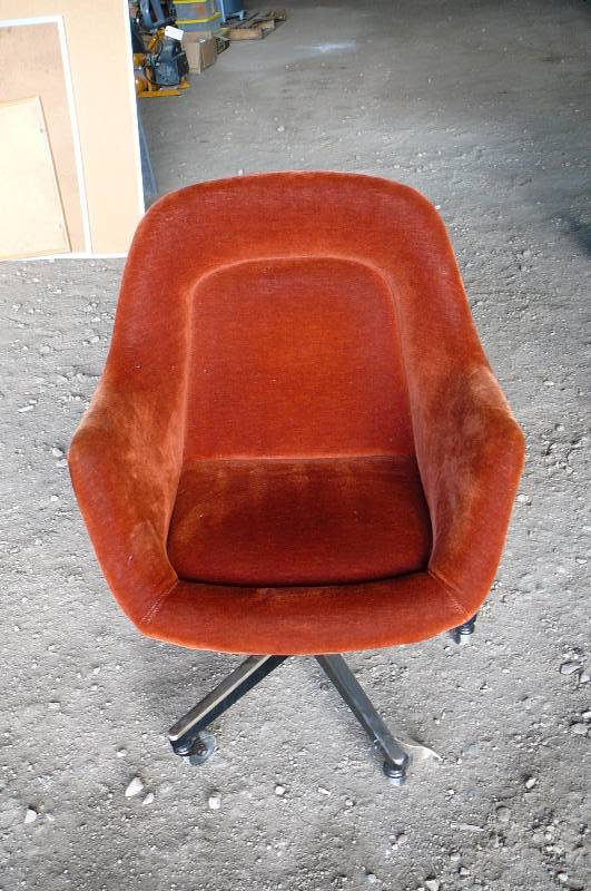 lot 190 image: Office Chair on casters and swivels Burnt Orange Cloth