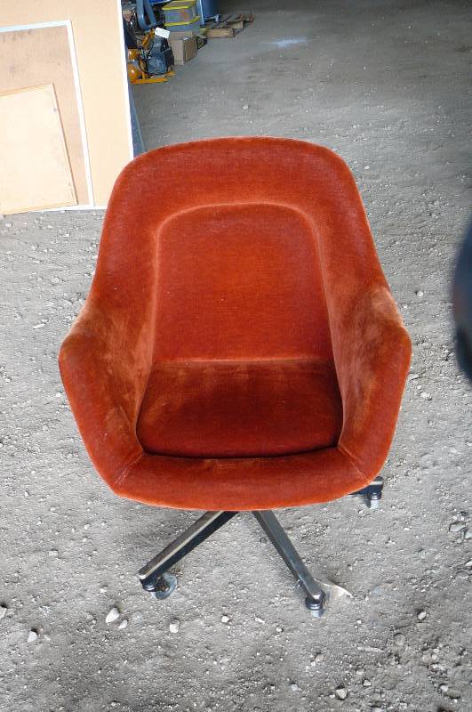 lot 192 image: Office Chair on casters and swivels Burnt Orange Cloth
