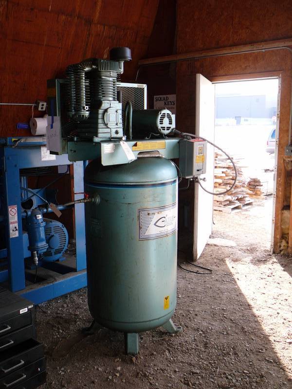 lot 195 image: Air Compressor C-Aire 5 hp - I0 gal tank 3 phase Works