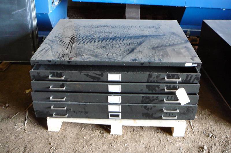 lot 198 image: SAFC File 35 12 x 46 12 x 16 12 5 drawer