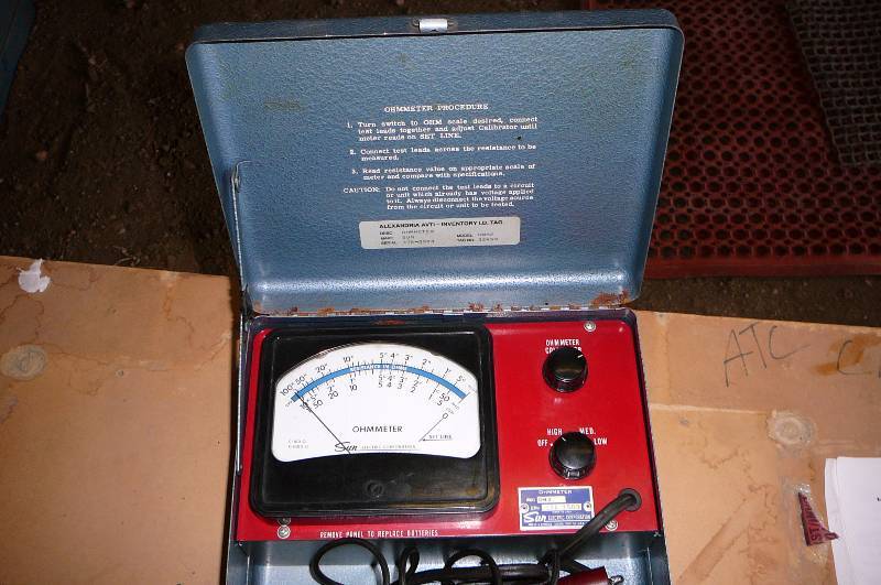 lot 216 image: Ohm meter Sun Electric Corp Model OM-2 Serial # 37A-3583