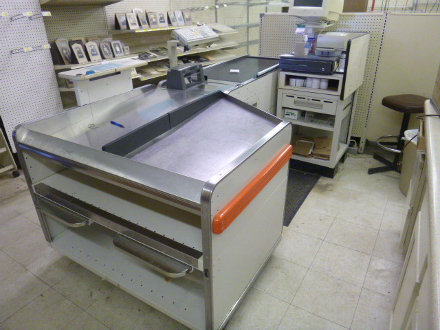 lot 14 image: 1999 Cash Register Station