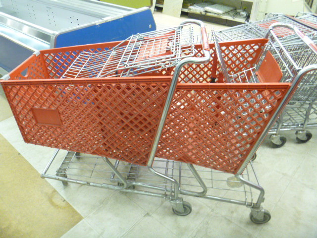 lot 21 image: 2 Grocery Carts