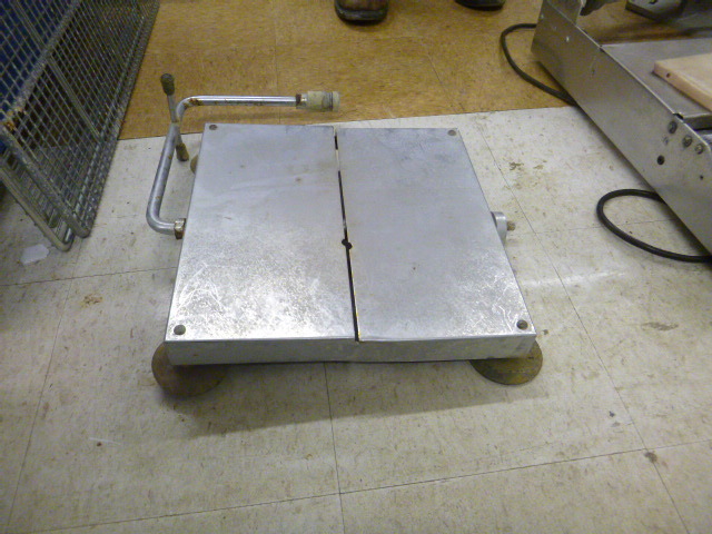 lot 46 image: Cheese Cutter