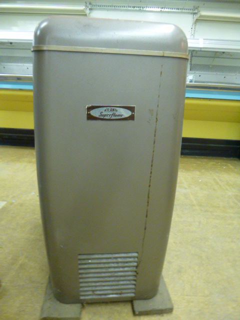 lot 74 image: Atlanta Super Flame Oil Heater