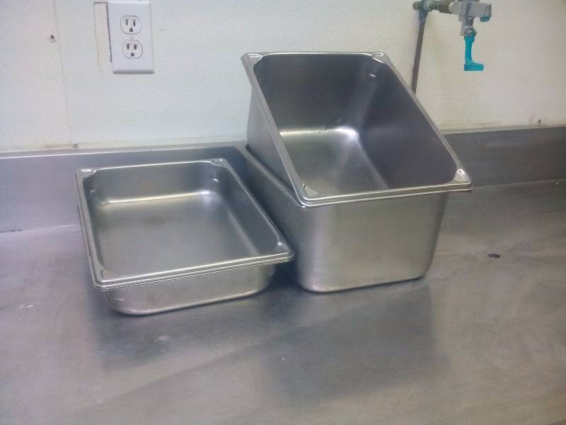 lot 18 image: Stainless Food Containers