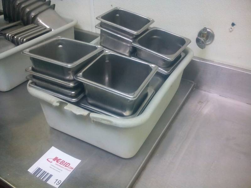 lot 19 image: Stainless steam table containers