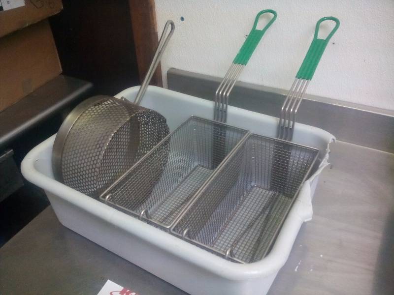 lot 21 image: Comtainer of 3 Deep Fryer Baskets