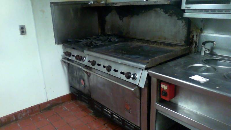 lot 4 image: Wolf Brand Gas Range