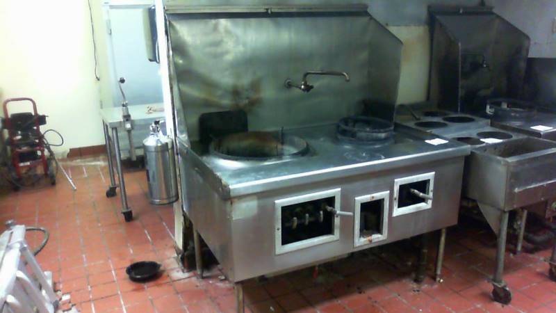 lot 9 image: Large Double Wok