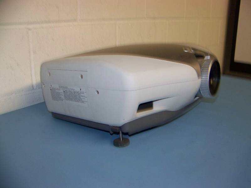lot 25 image: Sharp, XV-Z9000U, DLP Projector