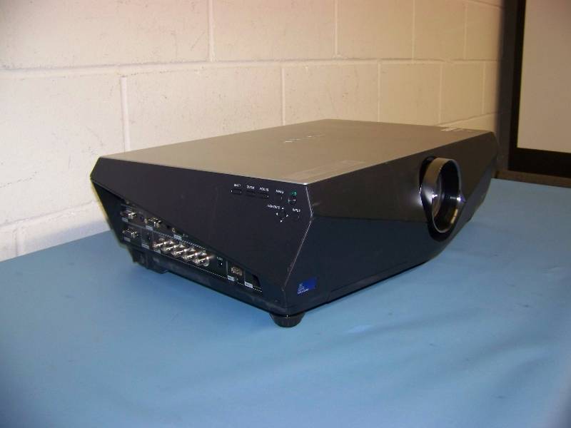 lot 27 image: Sony, VPL-FX40, LCD Projector with HDMI Input