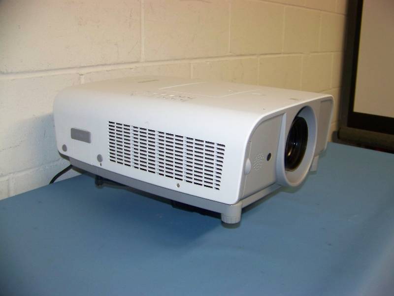 lot 15 image: Sanyo, PLC-XT21, LCD Projector