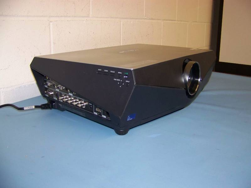 lot 26 image: Sony, VPL-FX40, LCD Projector with HDMI Input