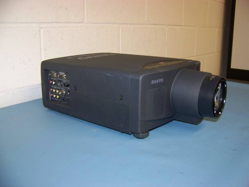 lot 19 image: Sanyo, PLC-5500N, LCD Projector