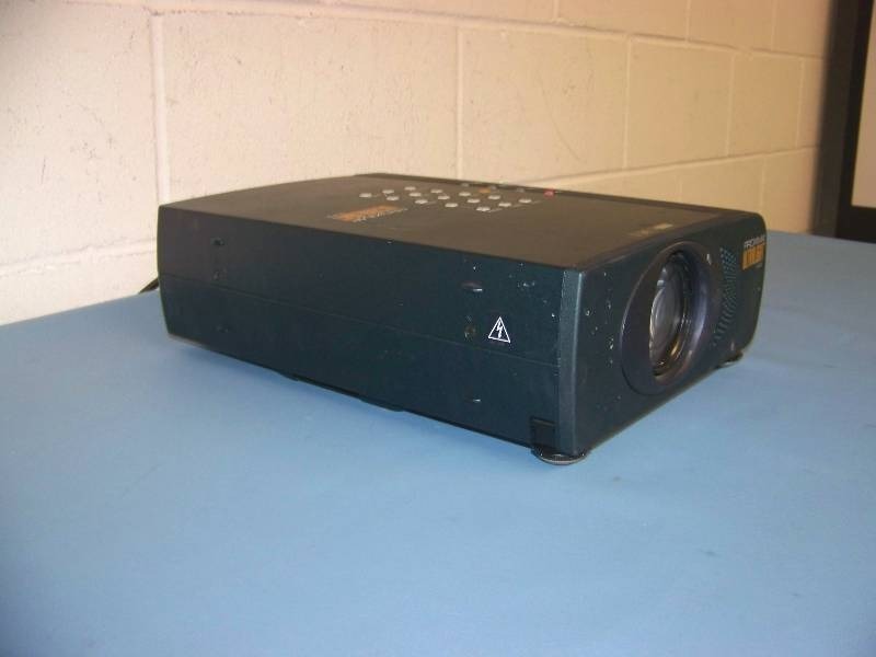lot 17 image: Proxima, UltraLight, LS2, LCD Projector