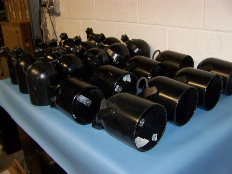 lot 61 image: (21) Indy Lighting, Track Lighting Heads  Pendants