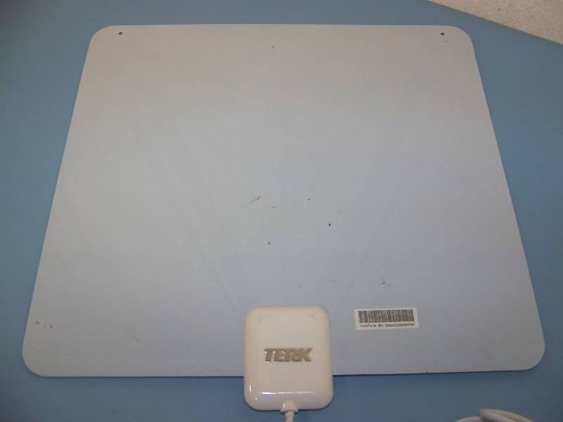 lot 67 image: TERK, Ultrathin, Indoor, Amplified HDTV Antenna