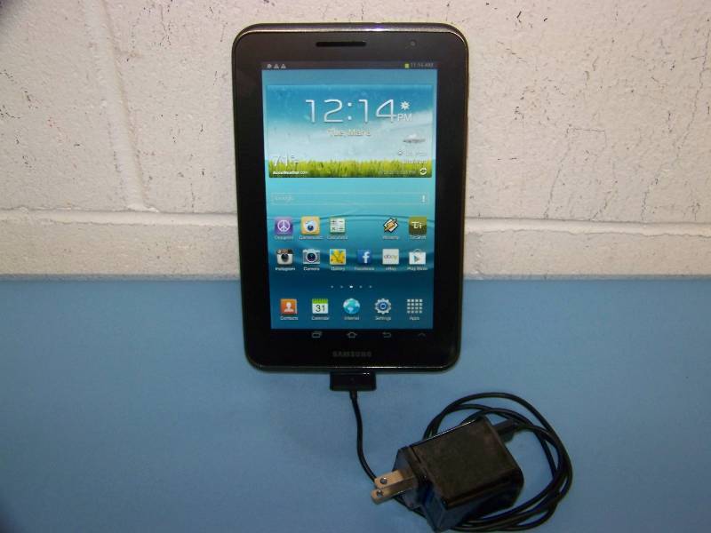 lot 2 image: Samsung, 7 Touchscreen WI-FI Tablet with Charger and Case