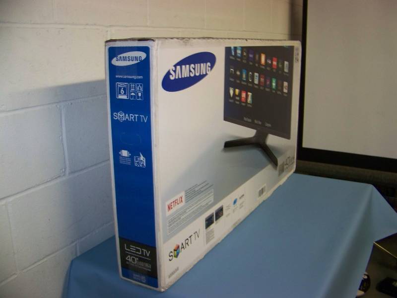 lot 3 image: Samsung, 40, LED, SMART, HDTV - BRAND NEW IN BOX