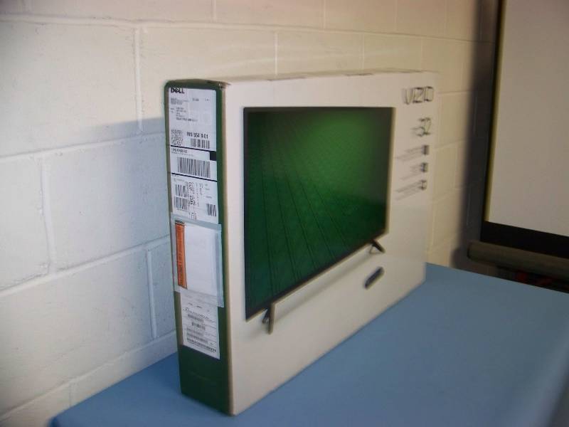 lot 4 image: Vizio, 32, Full-Array LED, HDTV - BRAND NEW IN BOX