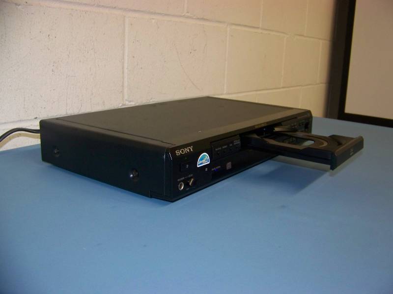 lot 48 image: Sony, DVD  CD Player with Remote Control