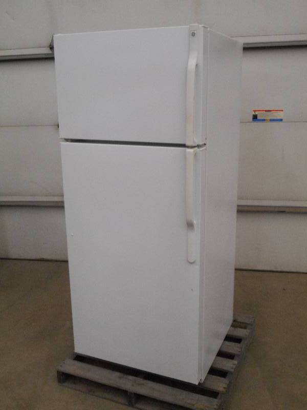 lot 3 image: GE GTS17BCMFLWW RefrigeratorFreeze...