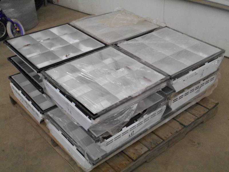 lot 6 image: (2) 48 T12 Flourescent Lights & (8...
