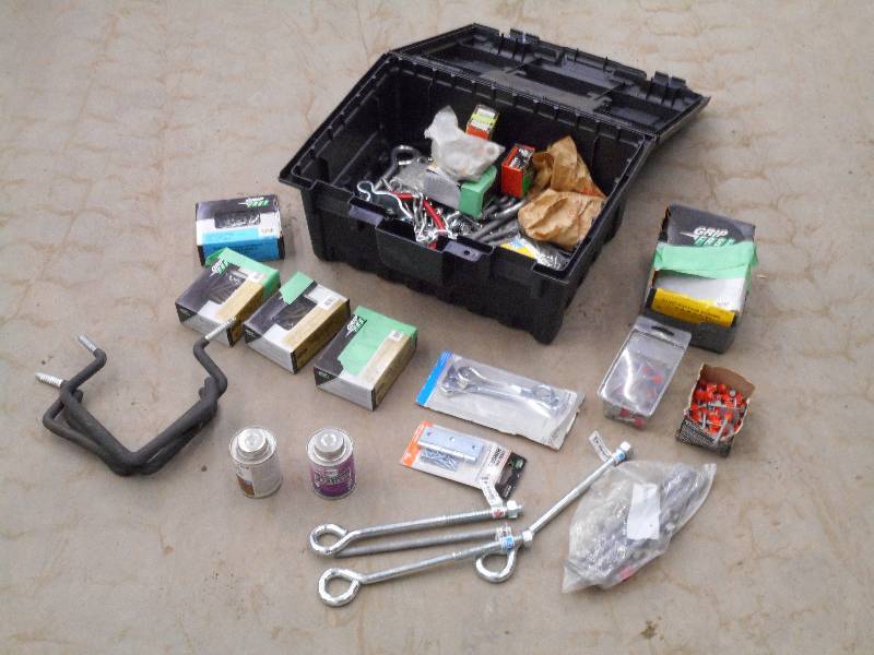 lot 23 image: Plastic Toolbox Full Of Assorted Ha...