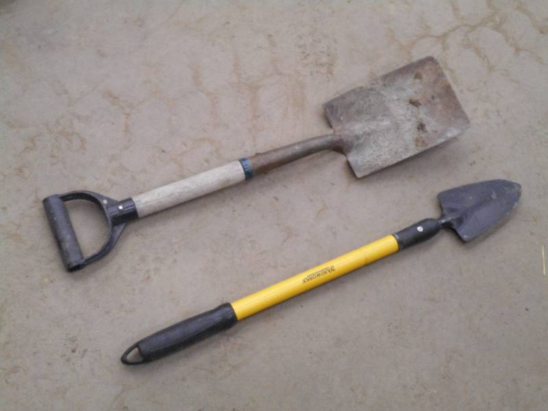 lot 25 image: (2) Small Planters Shovels ...
