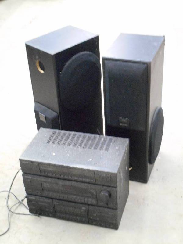 lot 30 image: Kenwood Stereo System With (2) Spea...