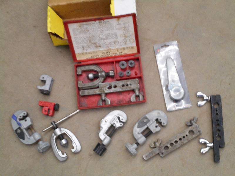 lot 31 image: Lot Of Misc Pipe Cutter & Flaring T...