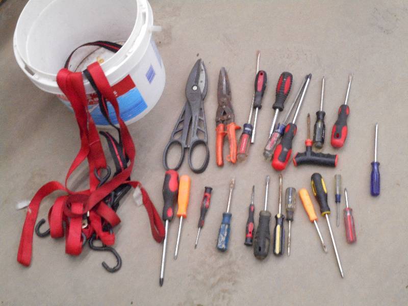 lot 37 image: Bucket Of Misc Hand Tools, Straps, ...