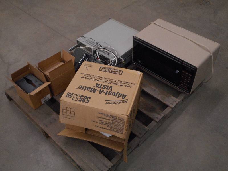 lot 60 image: Pallet Lot Microwave Oven, (2) Nap...