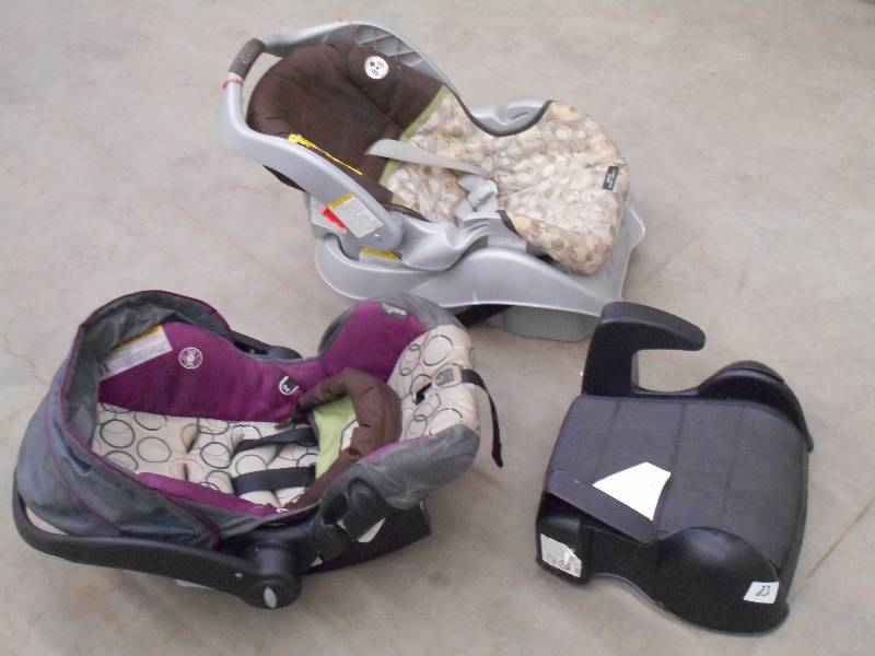 lot 83 image: Lot Of (2) Car Seats & (1) Booster ...
