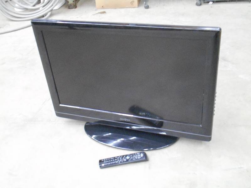 lot 92 image: Insignia 32 T.V. Set With Remote, ...