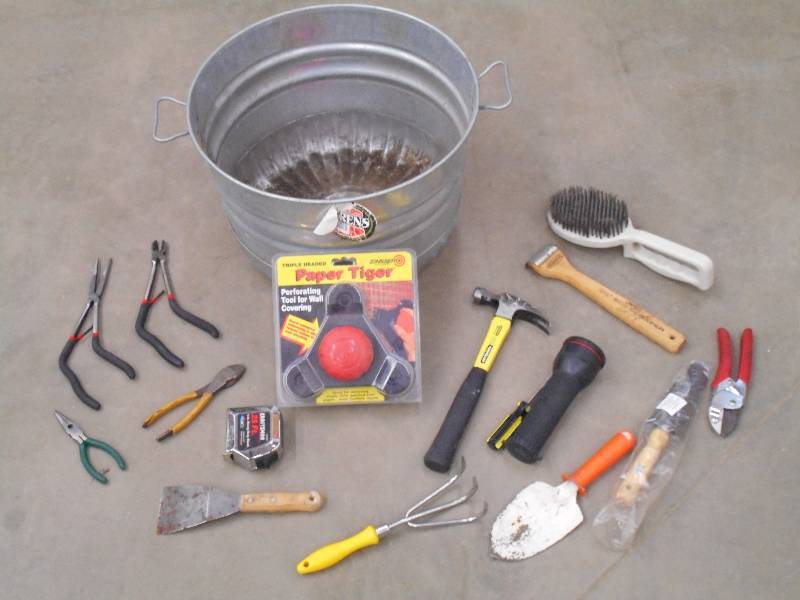 lot 104 image: Wash Bin Full OF Assorted Hand Tool...
