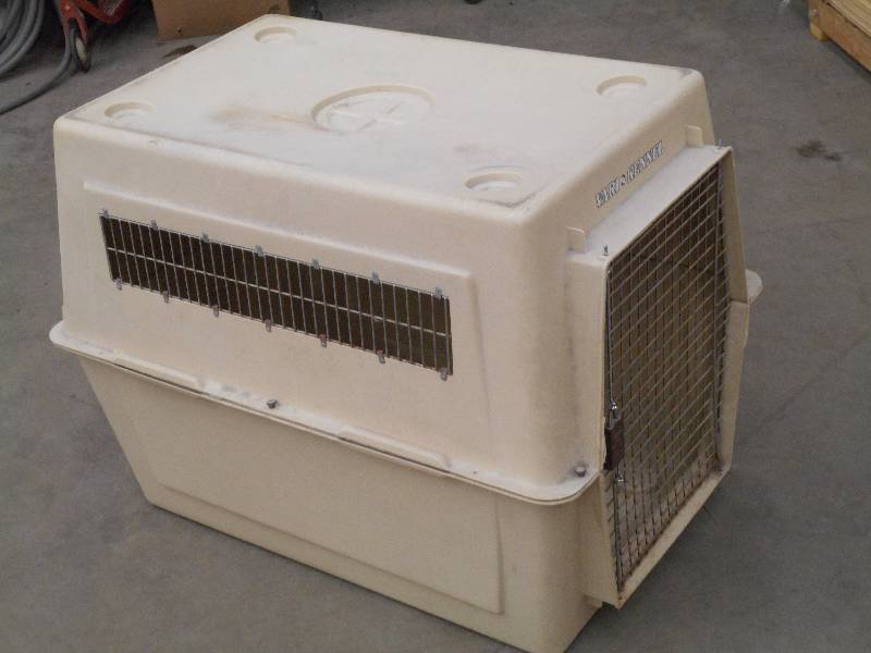 lot 112 image: Vari-Kennel Large Size Pet Bed ...