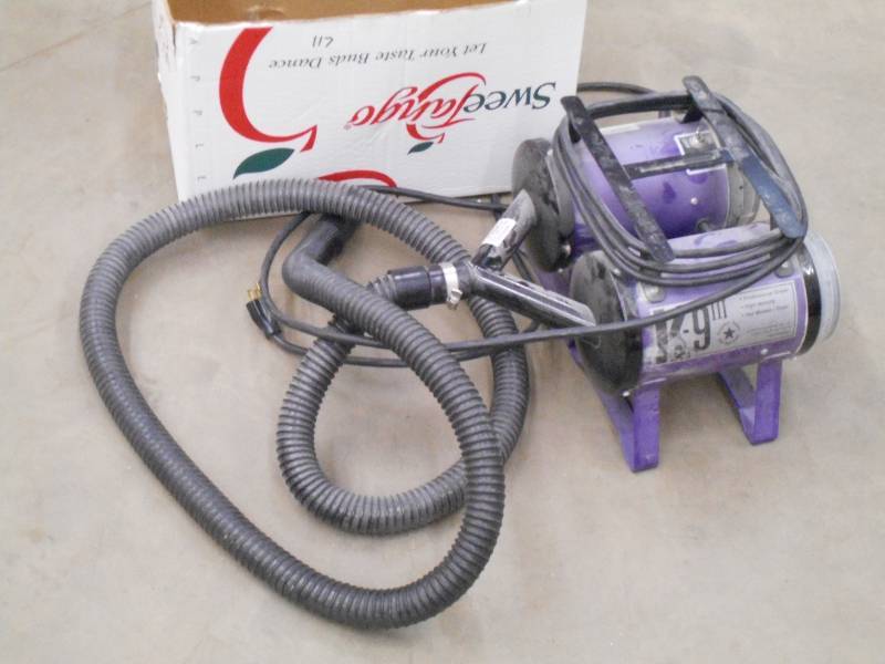 lot 117 image: K-9 III Professional 115Volt Hot Bl...