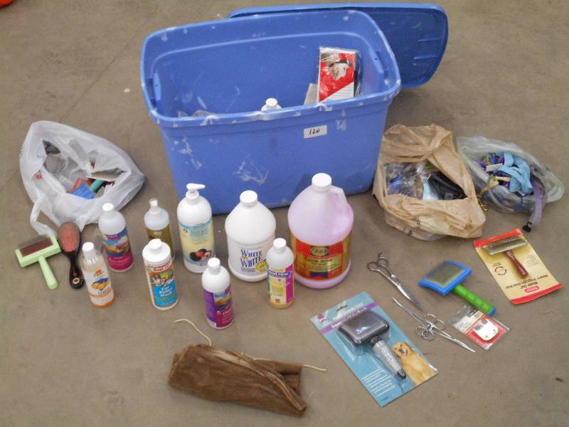 lot 120 image: Tote Of Assorted Dog Grooming Suppl...